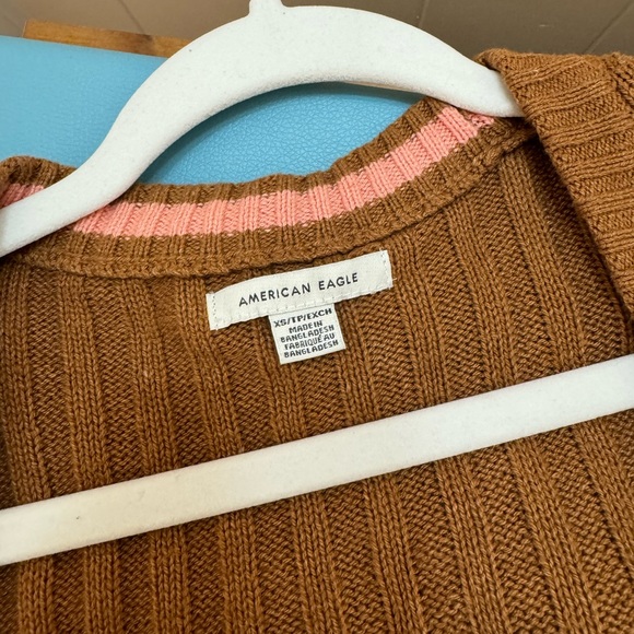 American Eagle Cropped Brown Cardigan - Picture 3 of 3